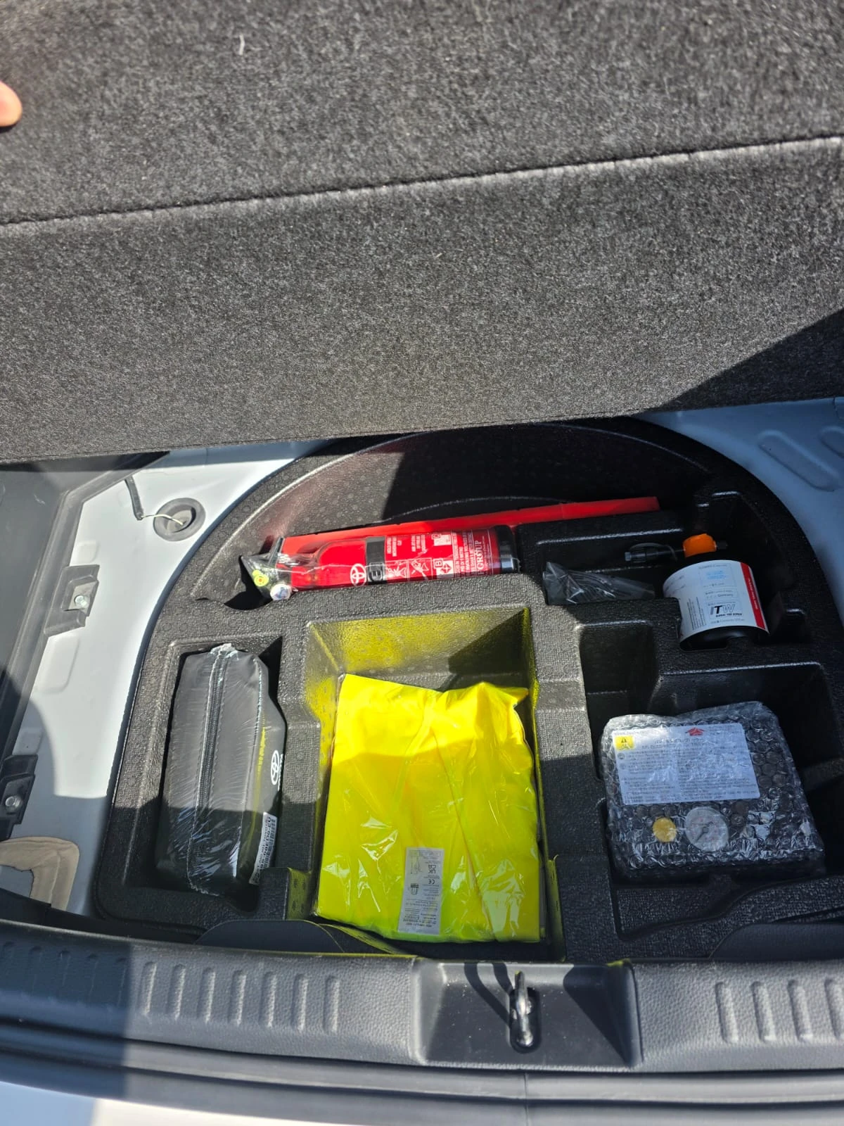 Toyota Yaris Гаранция 2033, снимка 8 - Автомобили и джипове - 53986196