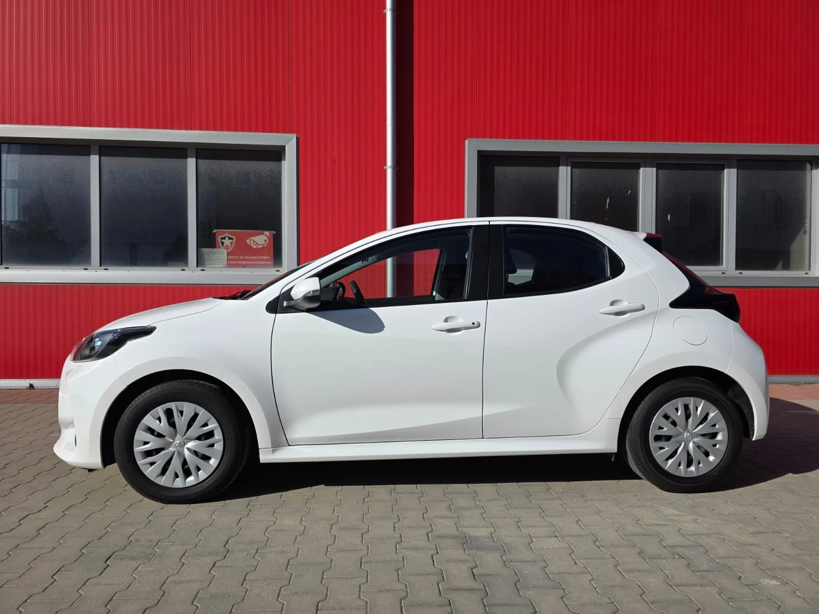 Toyota Yaris Гаранция 2033, снимка 4 - Автомобили и джипове - 53986196