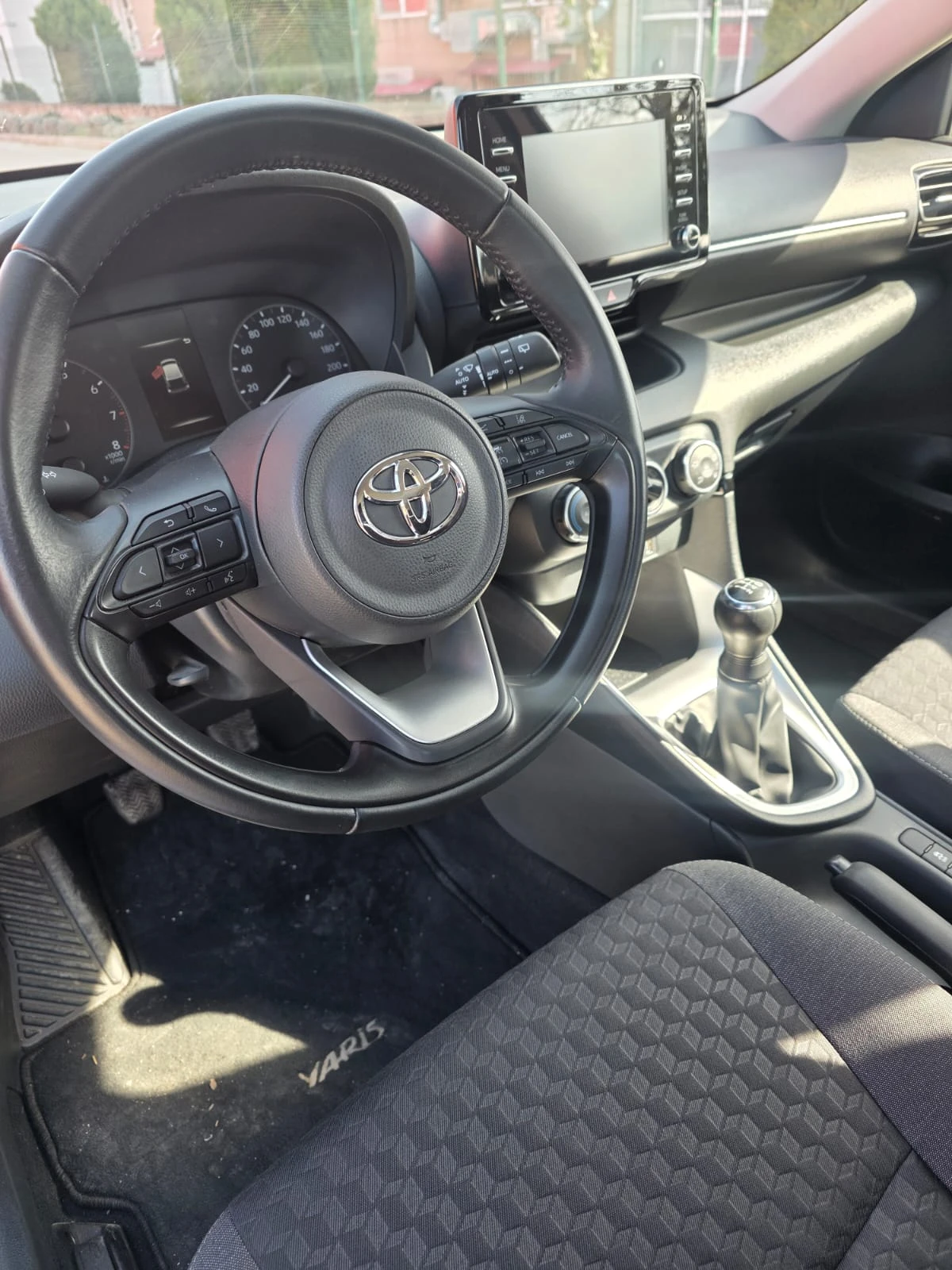 Toyota Yaris Гаранция 2033, снимка 15 - Автомобили и джипове - 53986196