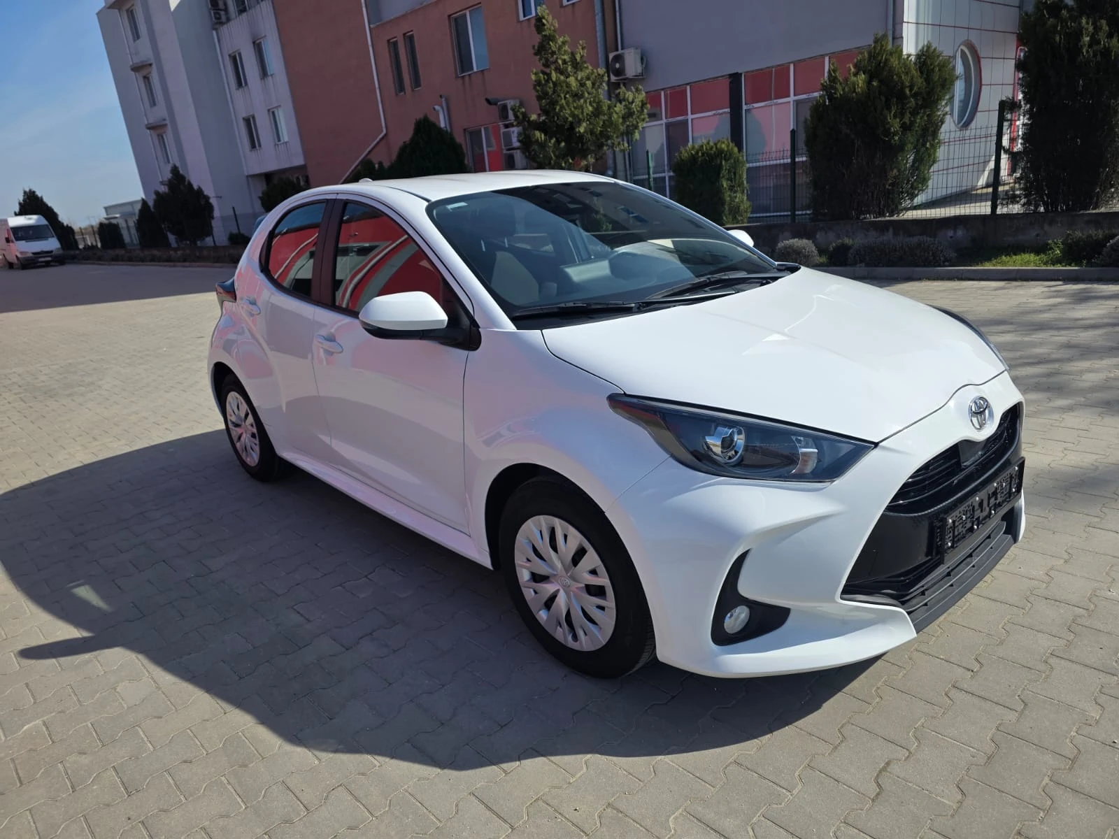 Toyota Yaris Гаранция 2033, снимка 6 - Автомобили и джипове - 53986196