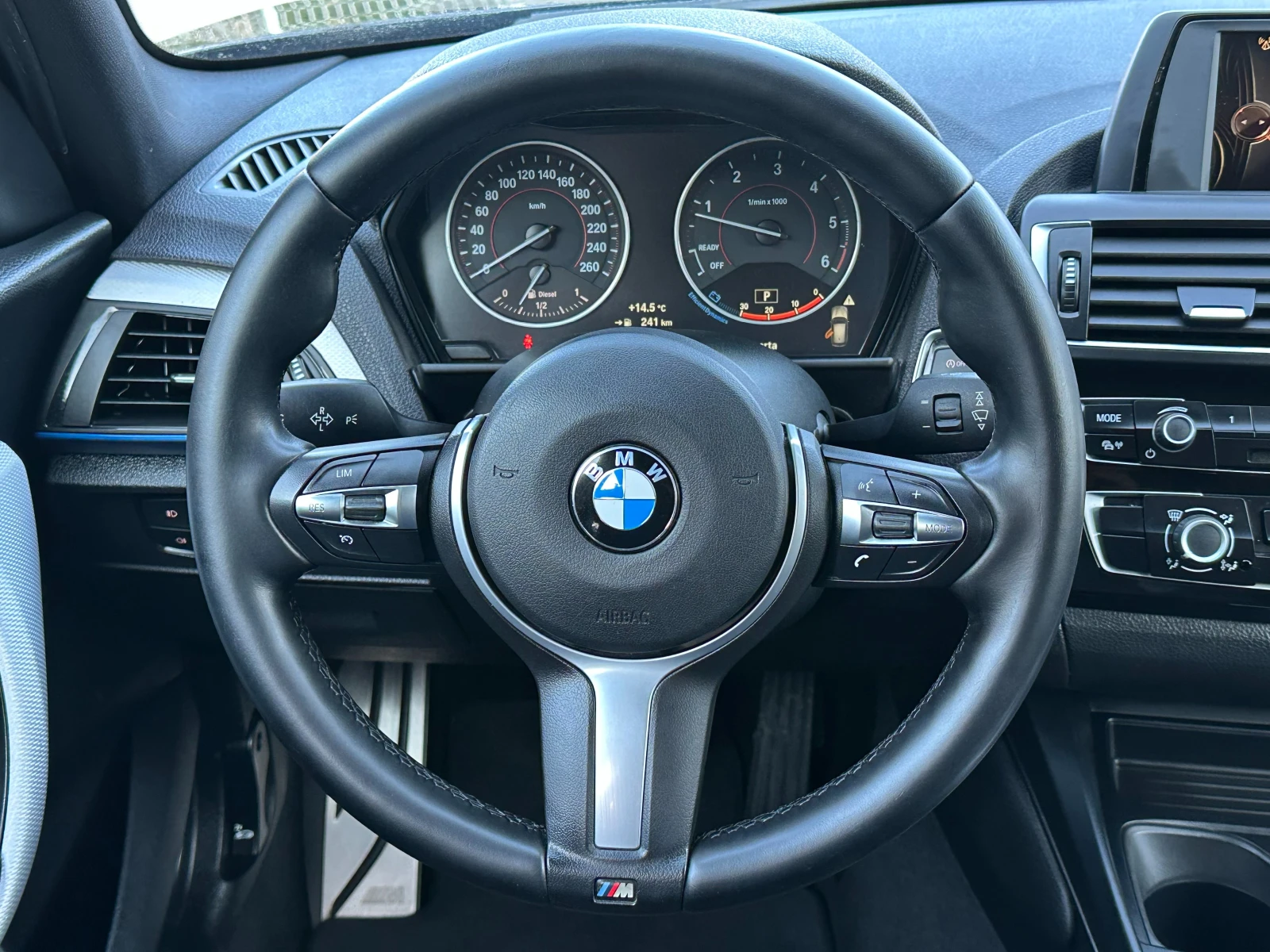 BMW 118 D M-Pack-AUTOMAT-FULL LED-FACELIFT-Shadow Line-EU6, снимка 10 - Автомобили и джипове - 54241276