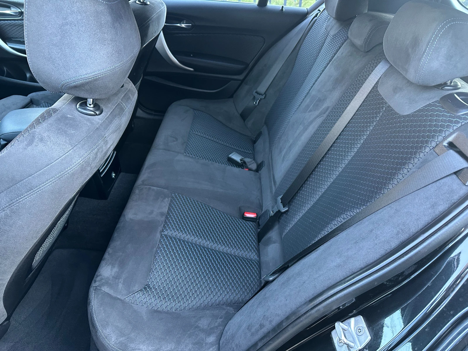 BMW 118 D M-Pack-AUTOMAT-FULL LED-FACELIFT-Shadow Line-EU6, снимка 12 - Автомобили и джипове - 54241276