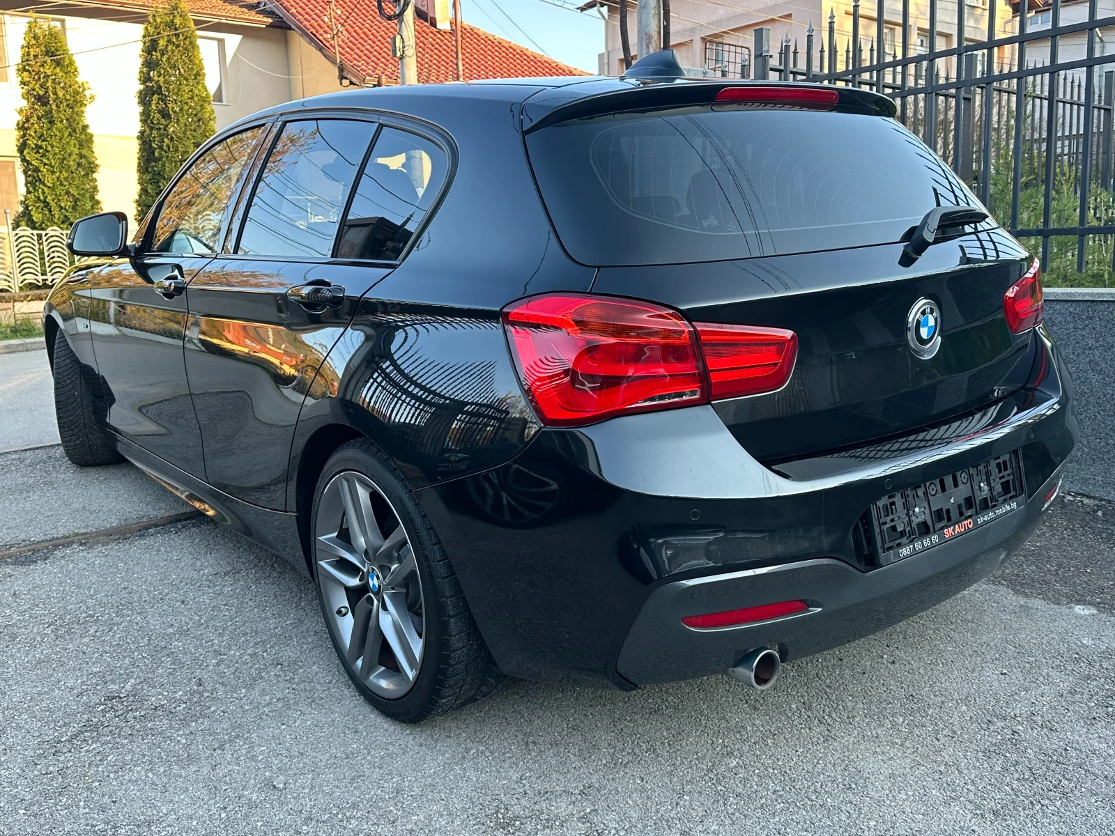 BMW 118 D M-Pack-AUTOMAT-FULL LED-FACELIFT-Shadow Line-EU6, снимка 4 - Автомобили и джипове - 54241276