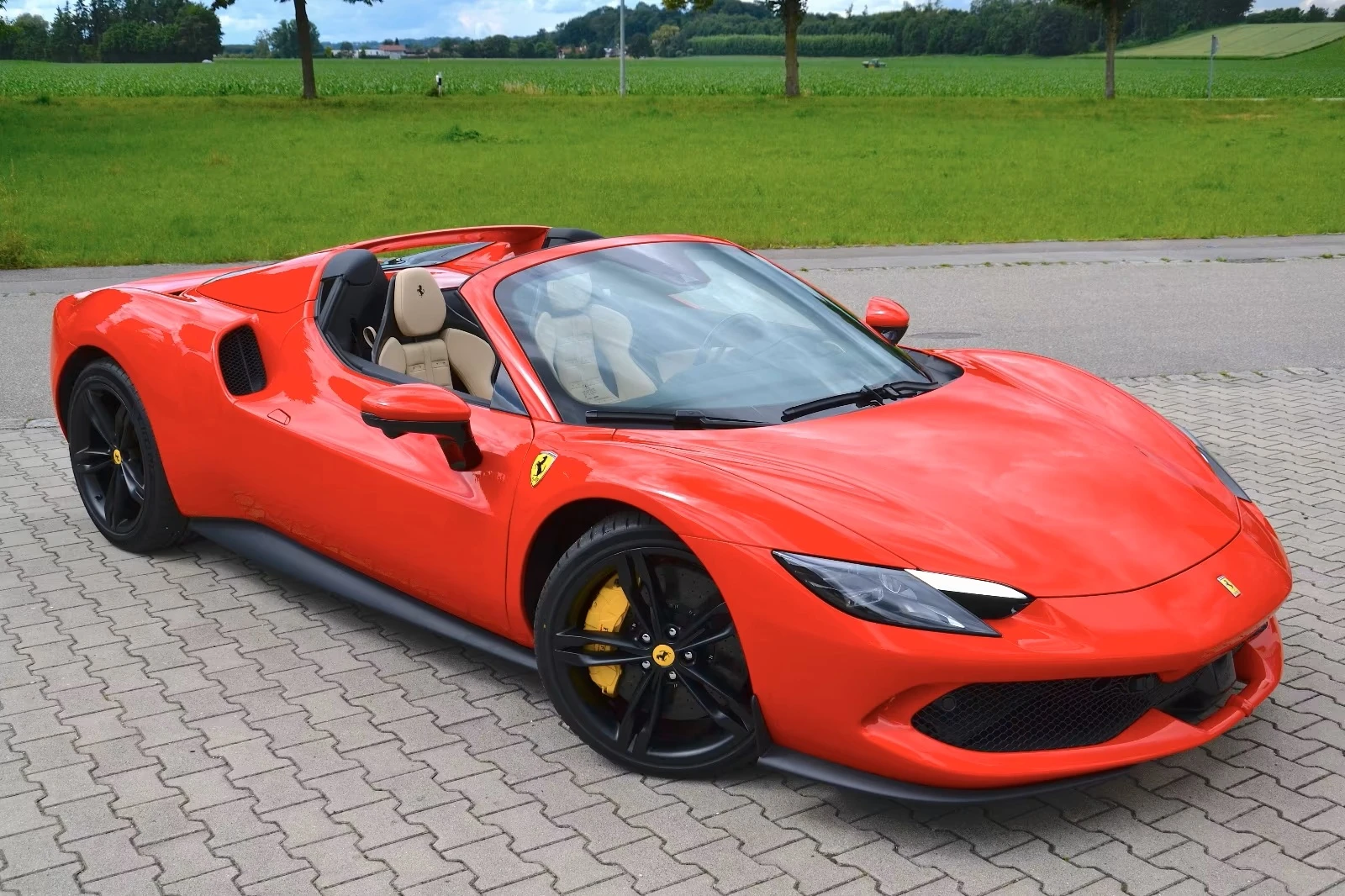 Ferrari 296 GTS /360/CARBON/HUD, снимка 5 - Автомобили и джипове - 54563771