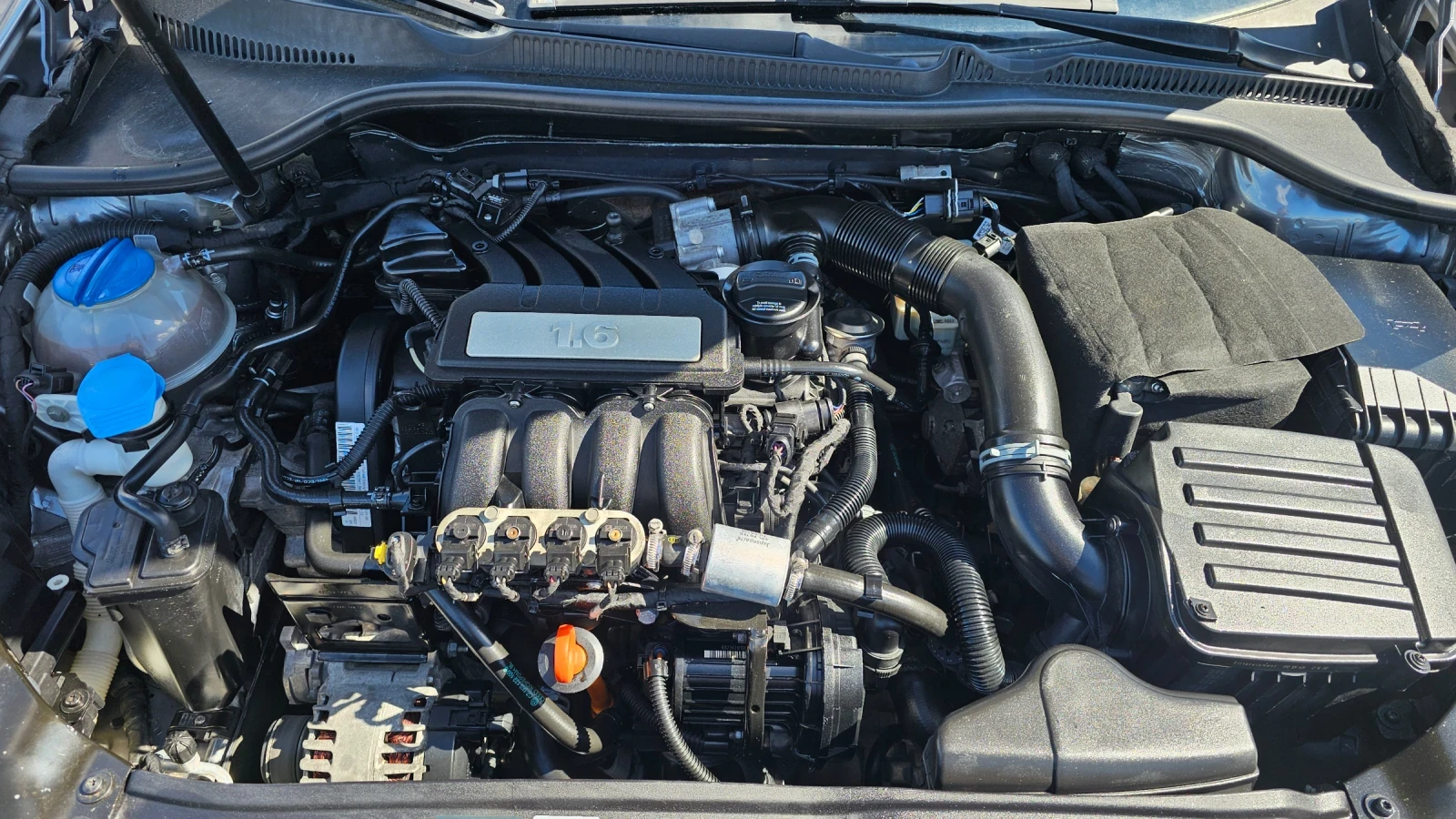 VW Golf 1.6i-BIFUEL-ЗАВОДСКА ГАЗ, снимка 11 - Автомобили и джипове - 54598005
