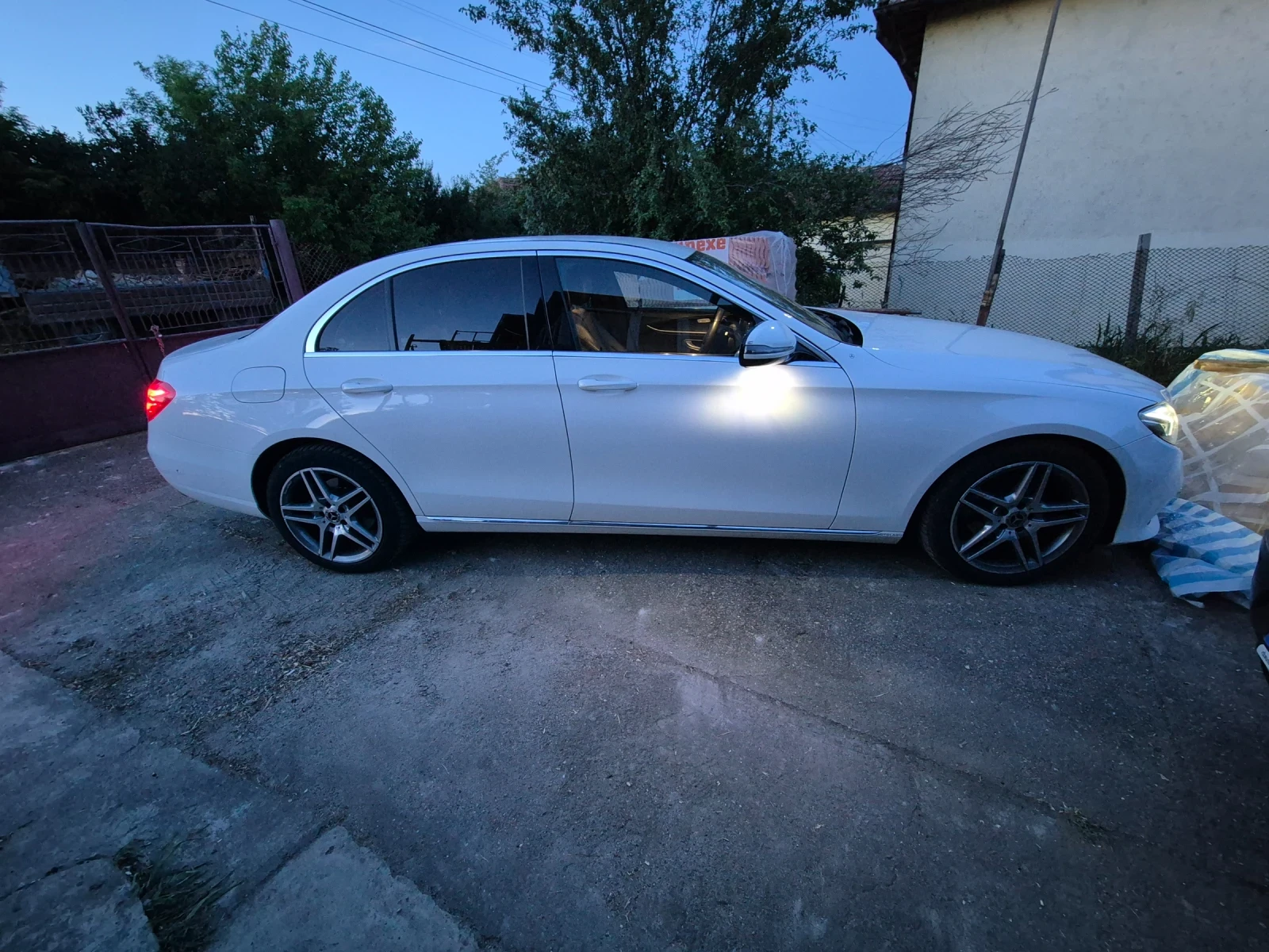 Mercedes-Benz E 200 2.0d-150k.Евро6..9Gtr..Напълно облужен автомобил., снимка 5 - Автомобили и джипове - 54774874