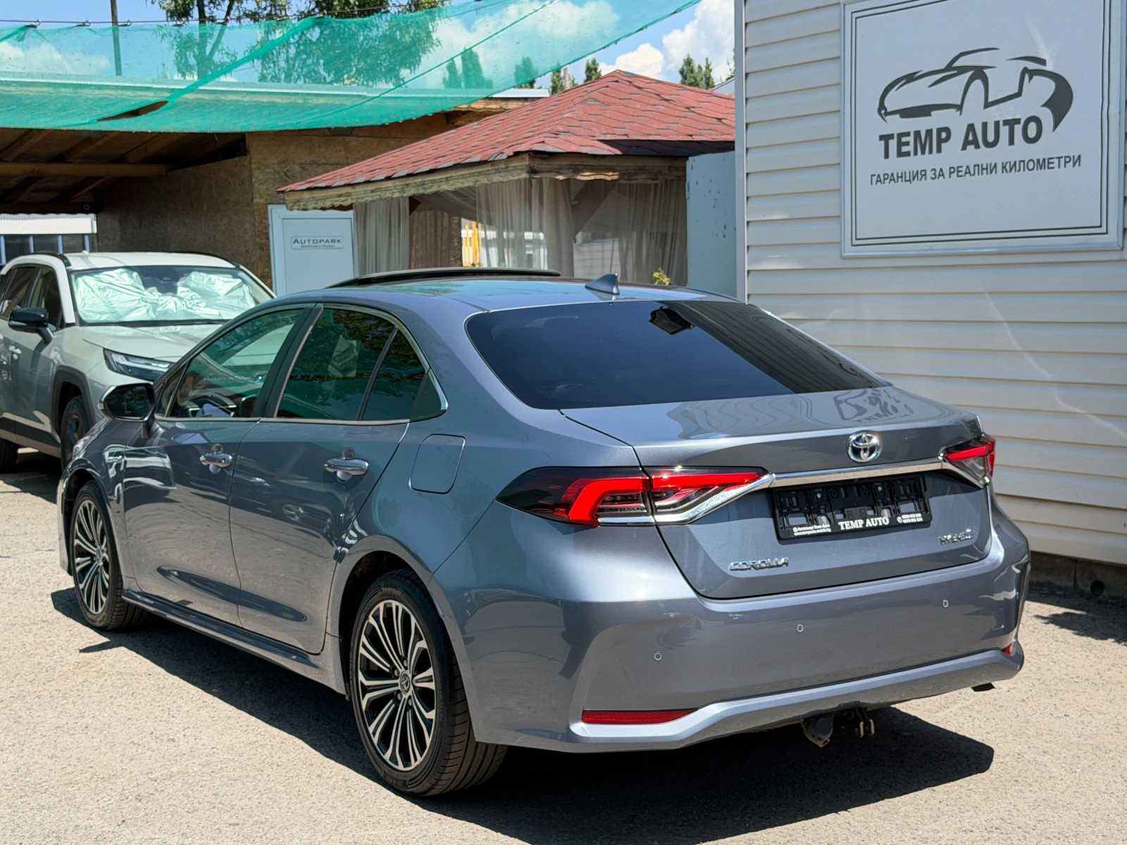Toyota Corolla 1.8-122к.с.* С ПЪЛНА СЕРВИЗНА ИСТОРИЯ В TOYOTA  , снимка 4 - Автомобили и джипове - 55331418