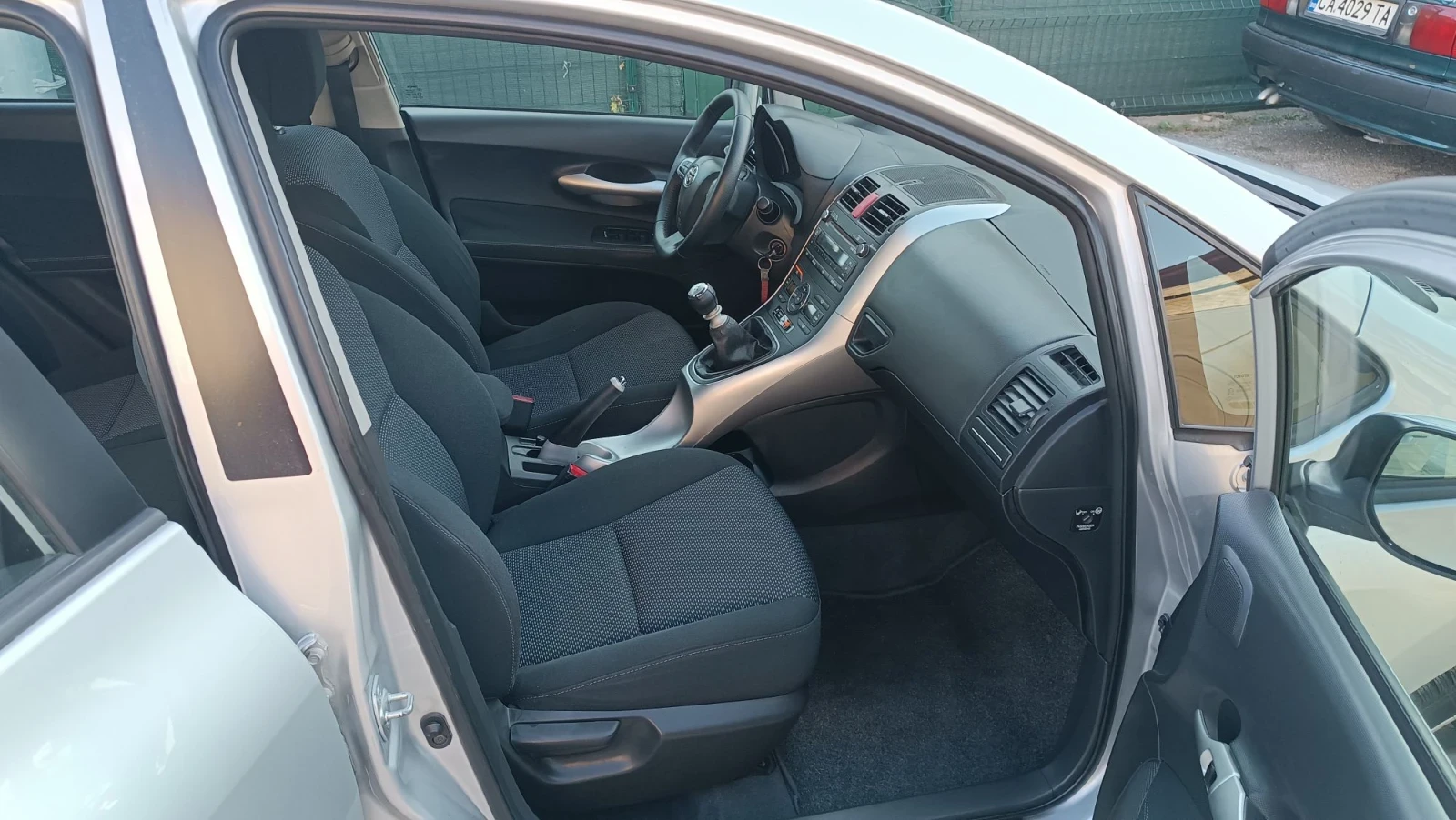 Toyota Auris 1.6-132k.с.топ състояние , снимка 11 - Автомобили и джипове - 55631194