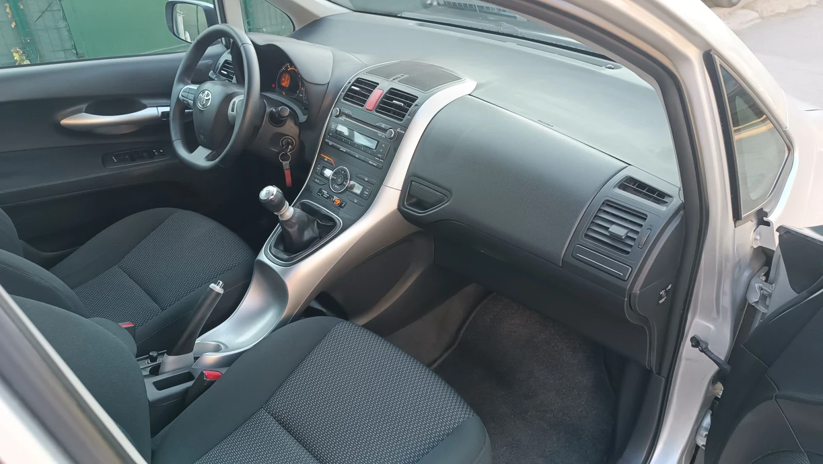 Toyota Auris 1.6-132k.с.топ състояние , снимка 14 - Автомобили и джипове - 55631194