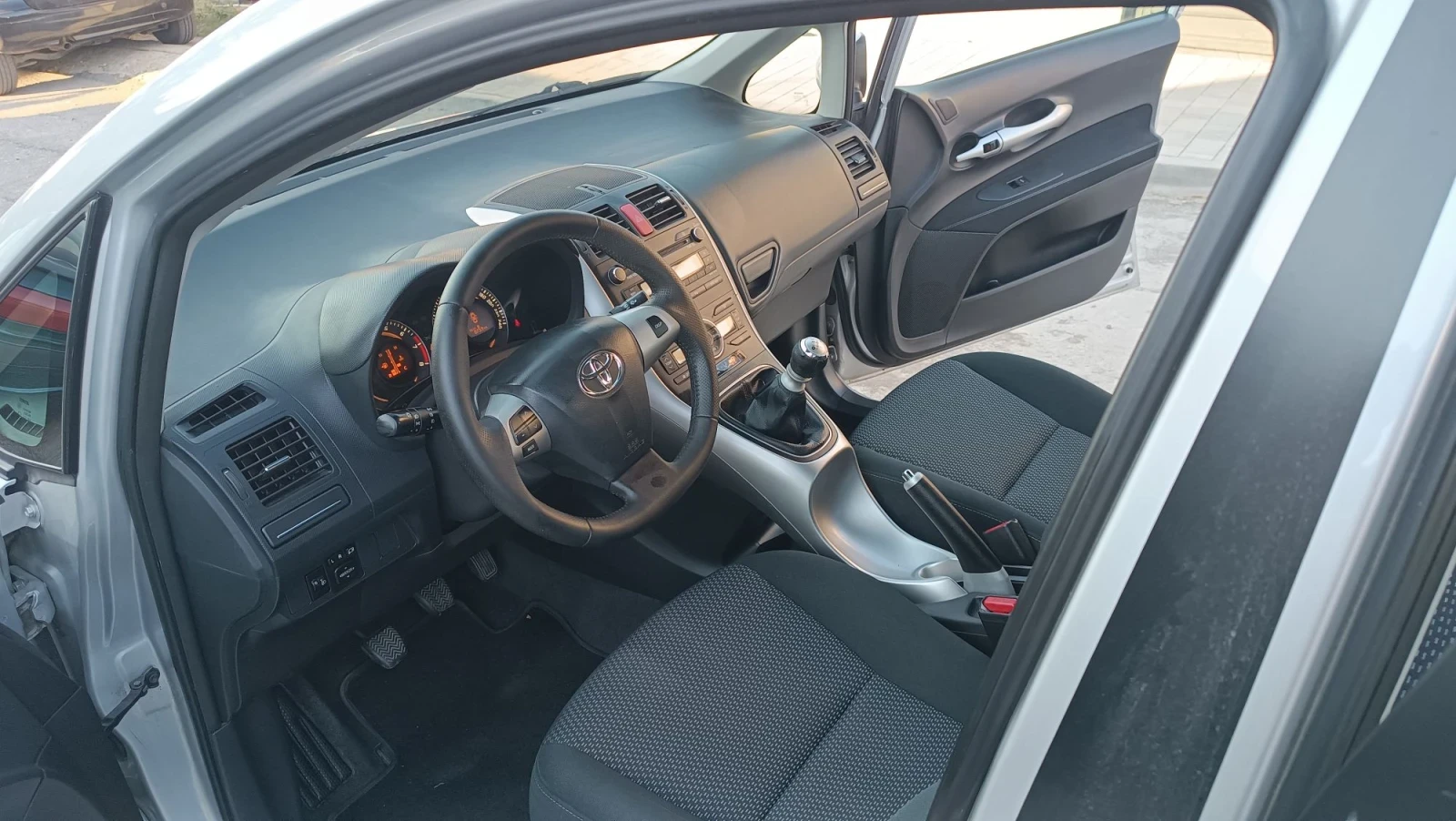 Toyota Auris 1.6-132k.с.топ състояние , снимка 15 - Автомобили и джипове - 55631194