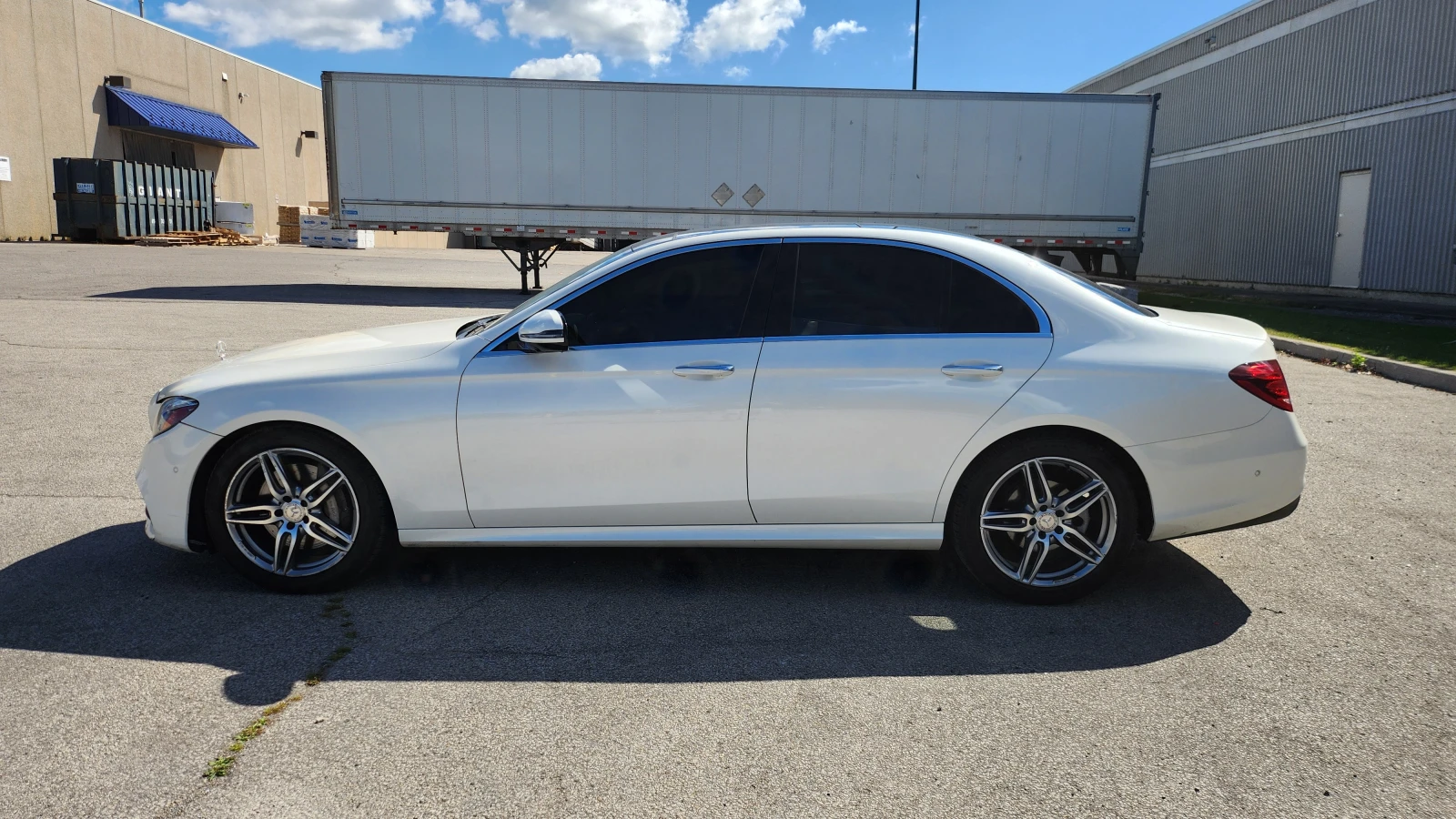 Mercedes-Benz E 300 4MATIC | CARFAX | БЕЗ ИНЦИДЕНТИ, снимка 3 - Автомобили и джипове - 55978809