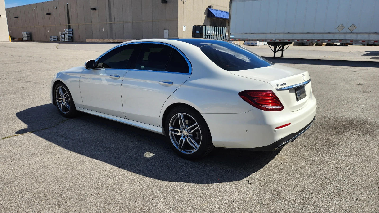 Mercedes-Benz E 300 4MATIC | CARFAX | БЕЗ ИНЦИДЕНТИ, снимка 5 - Автомобили и джипове - 55978809