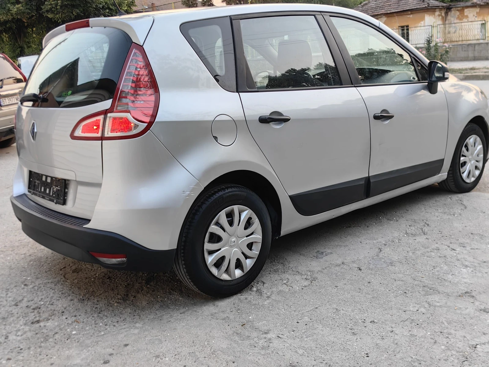 Renault Scenic 1.5tdci , снимка 5 - Автомобили и джипове - 56024184