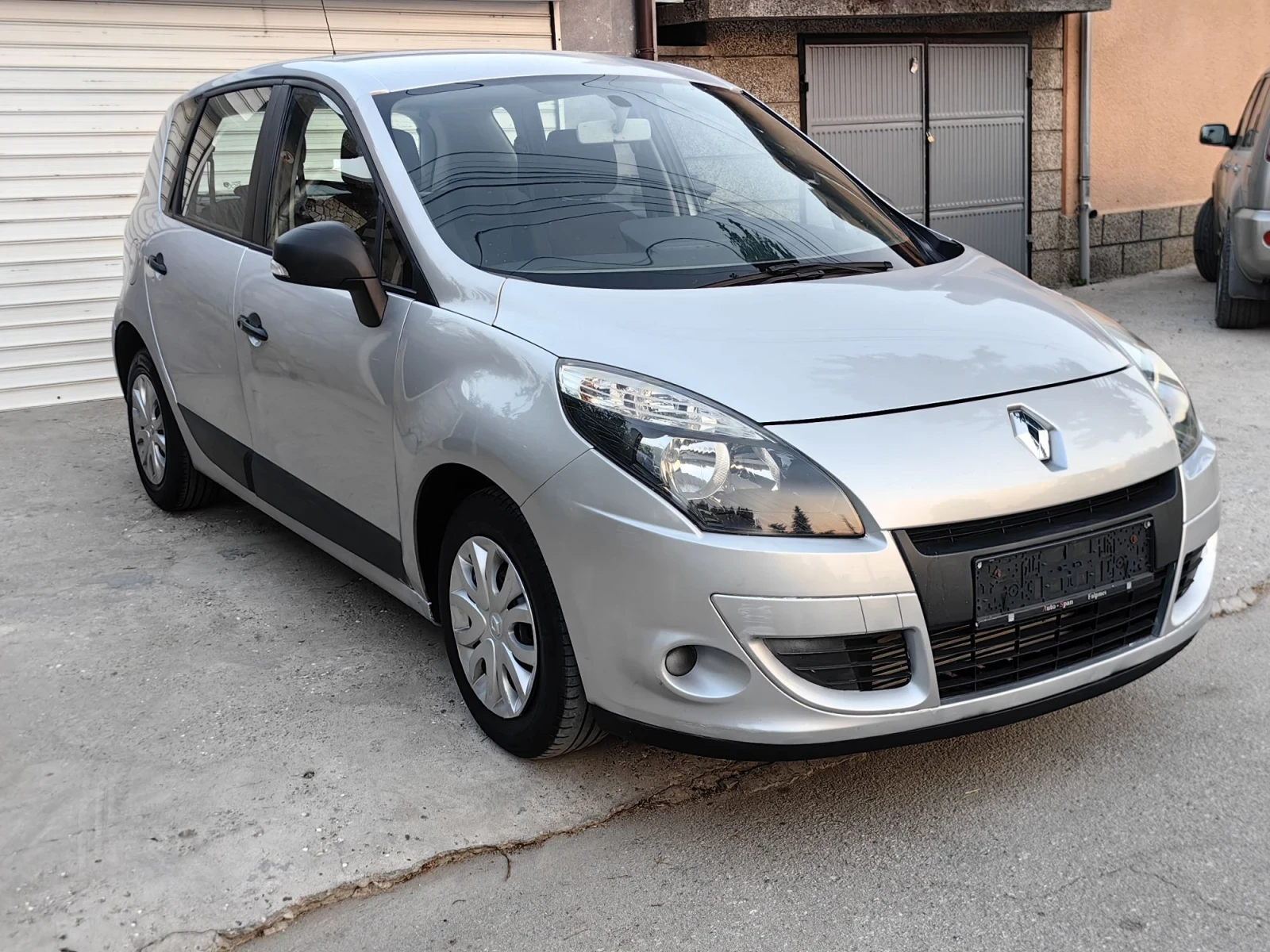 Renault Scenic 1.5tdci , снимка 2 - Автомобили и джипове - 56024184