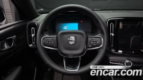 Volvo XC40, снимка 13