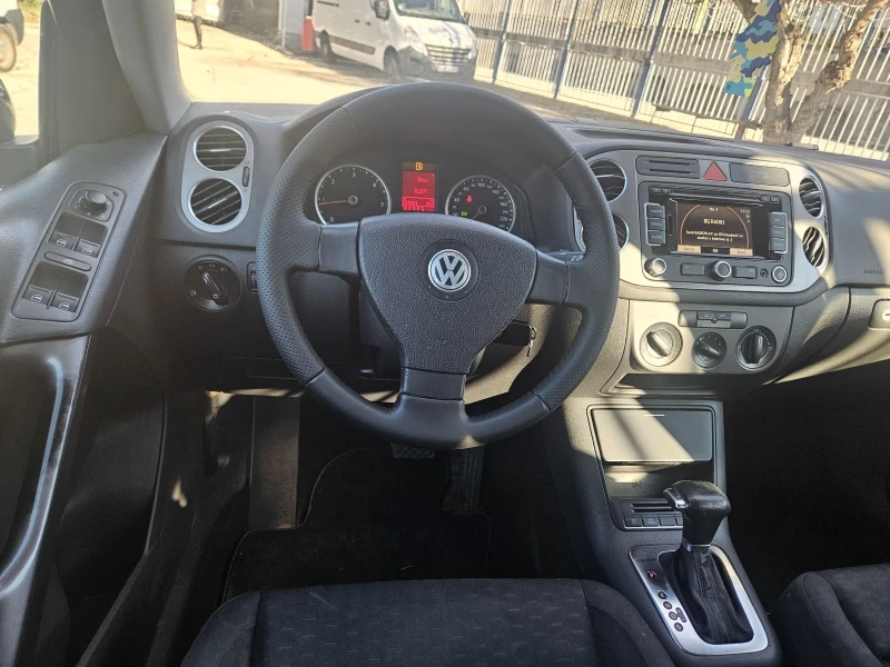 VW Tiguan 2.0 140k.s   4 Motion, снимка 11 - Автомобили и джипове - 52935676