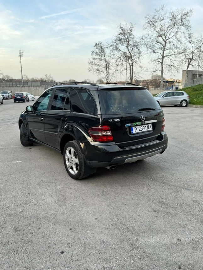 Mercedes-Benz ML 320, снимка 3 - Автомобили и джипове - 49236957