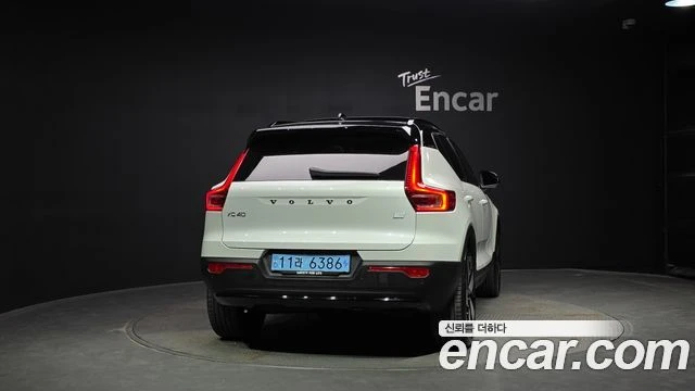 Volvo XC40, снимка 4 - Автомобили и джипове - 56268166