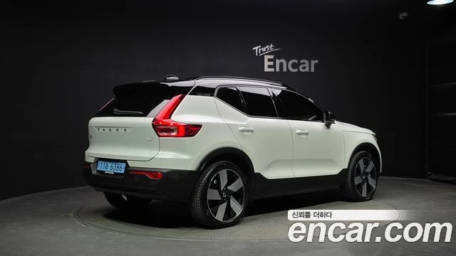 Volvo XC40, снимка 2 - Автомобили и джипове - 56268166