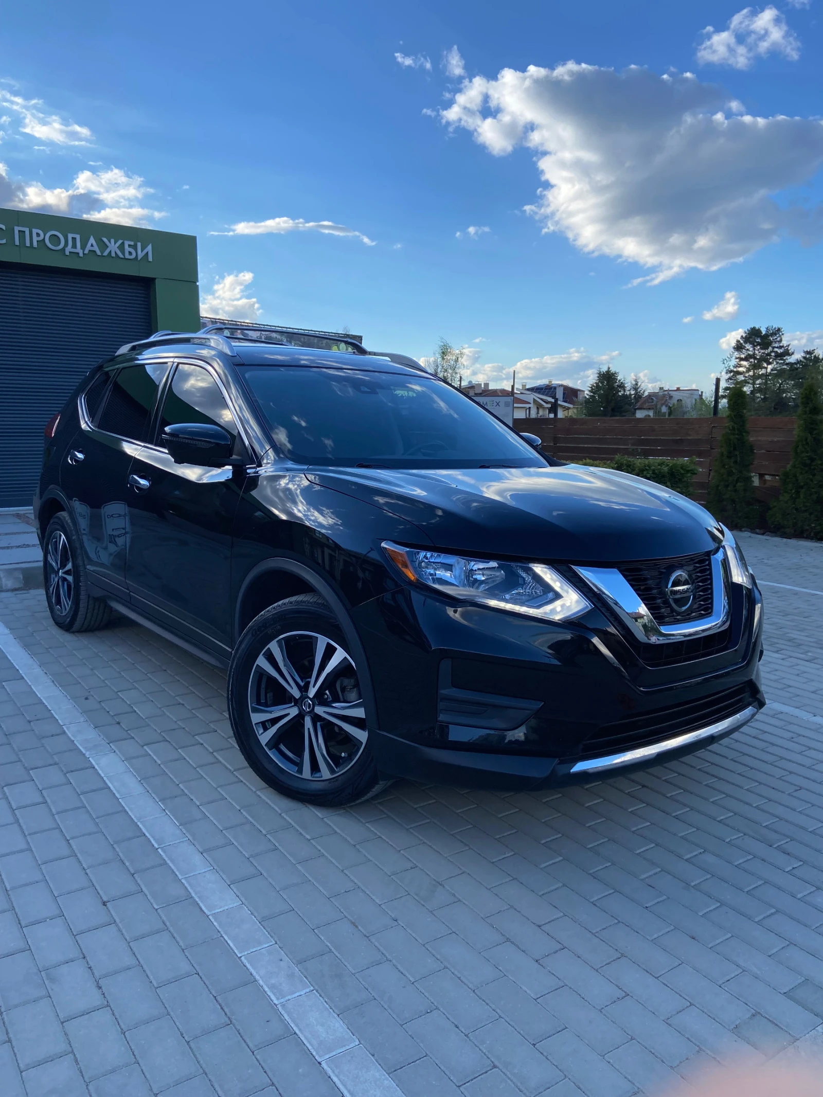 Nissan Rogue - [1] 