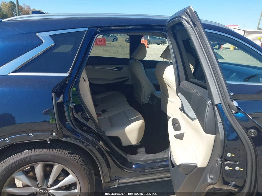 Infiniti QX50 2l Essential Awd, снимка 8 - Автомобили и джипове - 54315147