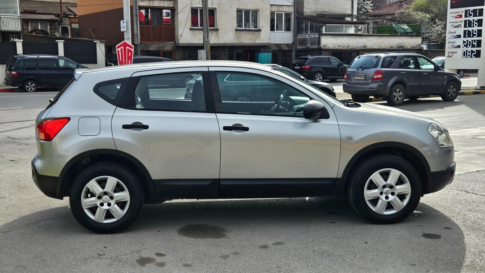Nissan Qashqai 1.6 Benzin/Klimatik, снимка 7 - Автомобили и джипове - 54443311