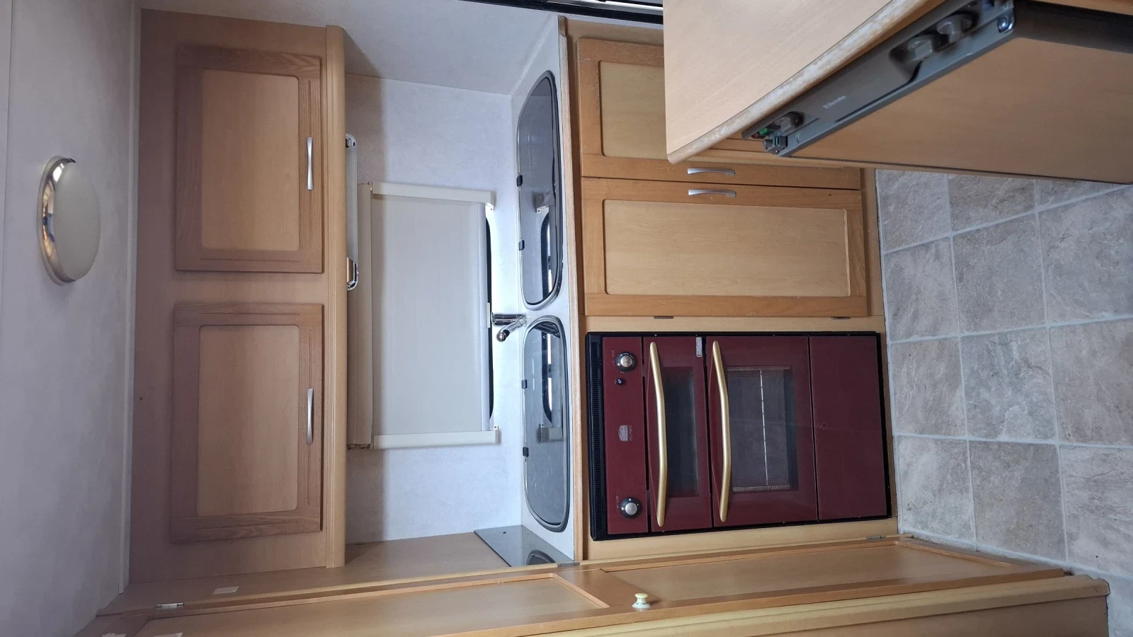 Каравана Eldis Firestorm , снимка 9 - Каравани и кемпери - 53931280