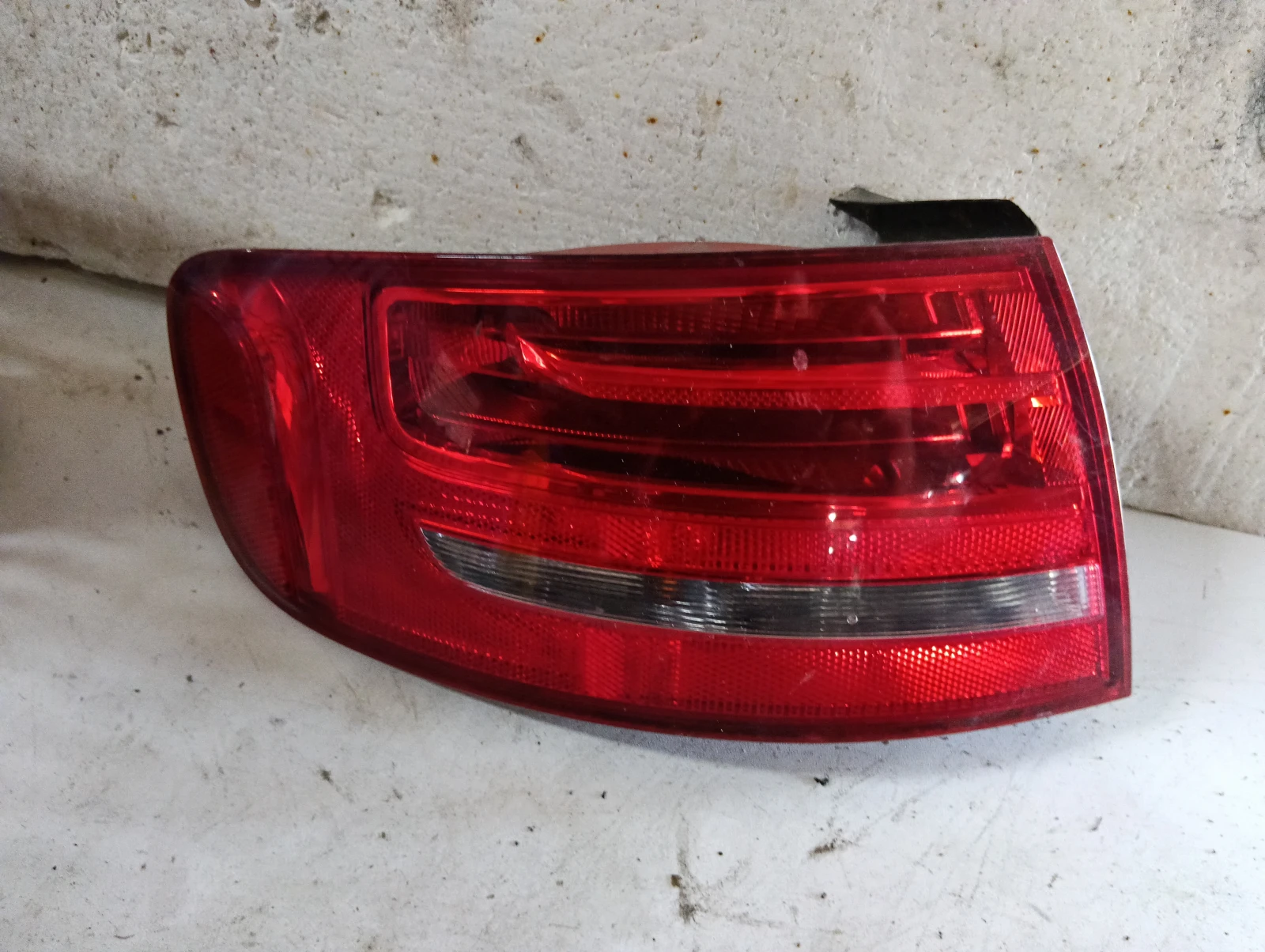 стоп ляв външен комби 8K9945095 Audi A4