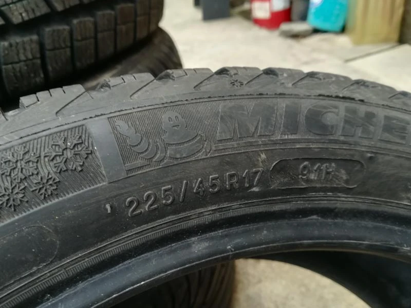 Гуми Зимни 225/45R17, снимка 4 - Гуми и джанти - 20433418