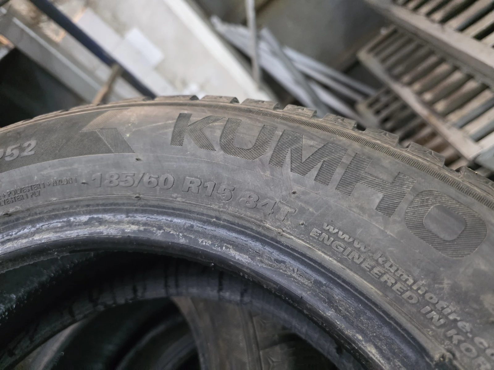 Гуми Зимни 185/60R15, снимка 11 - Гуми и джанти - 56716335