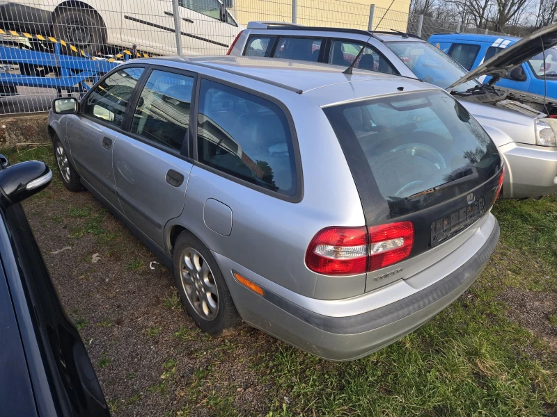 Volvo V40, снимка 4 - Автомобили и джипове - 49214418