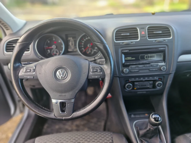 VW Golf 1.6TDI, снимка 8 - Автомобили и джипове - 52640206