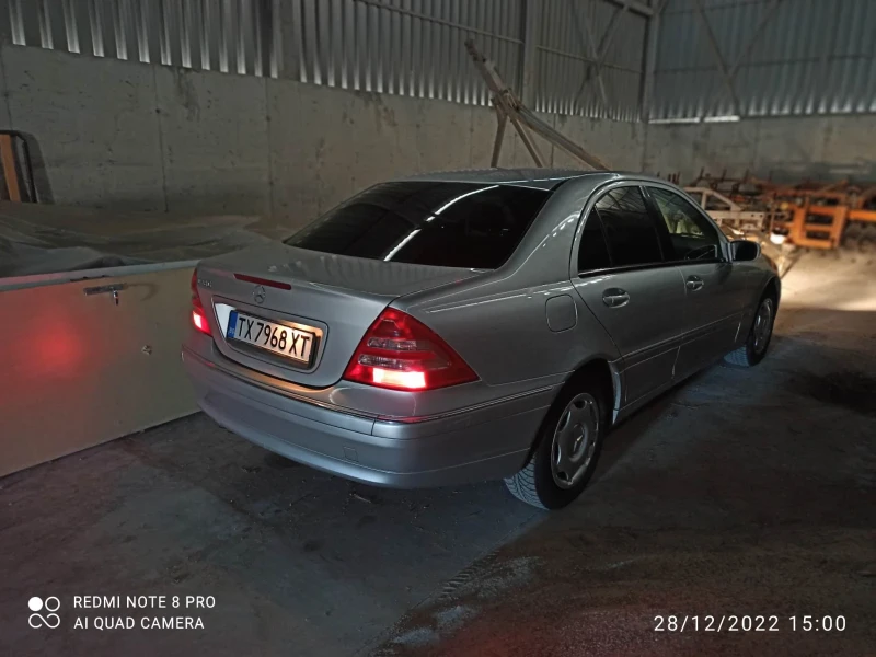 Mercedes-Benz C 180, снимка 2 - Автомобили и джипове - 52668515