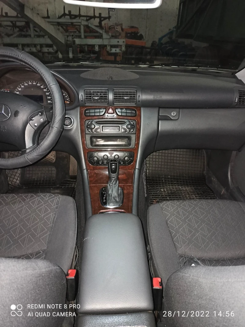 Mercedes-Benz C 180, снимка 8 - Автомобили и джипове - 52668515
