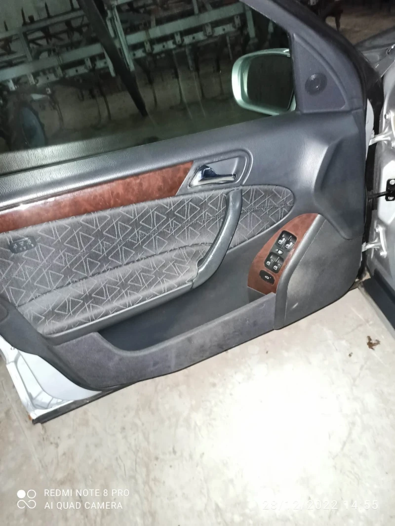 Mercedes-Benz C 180, снимка 11 - Автомобили и джипове - 52668515