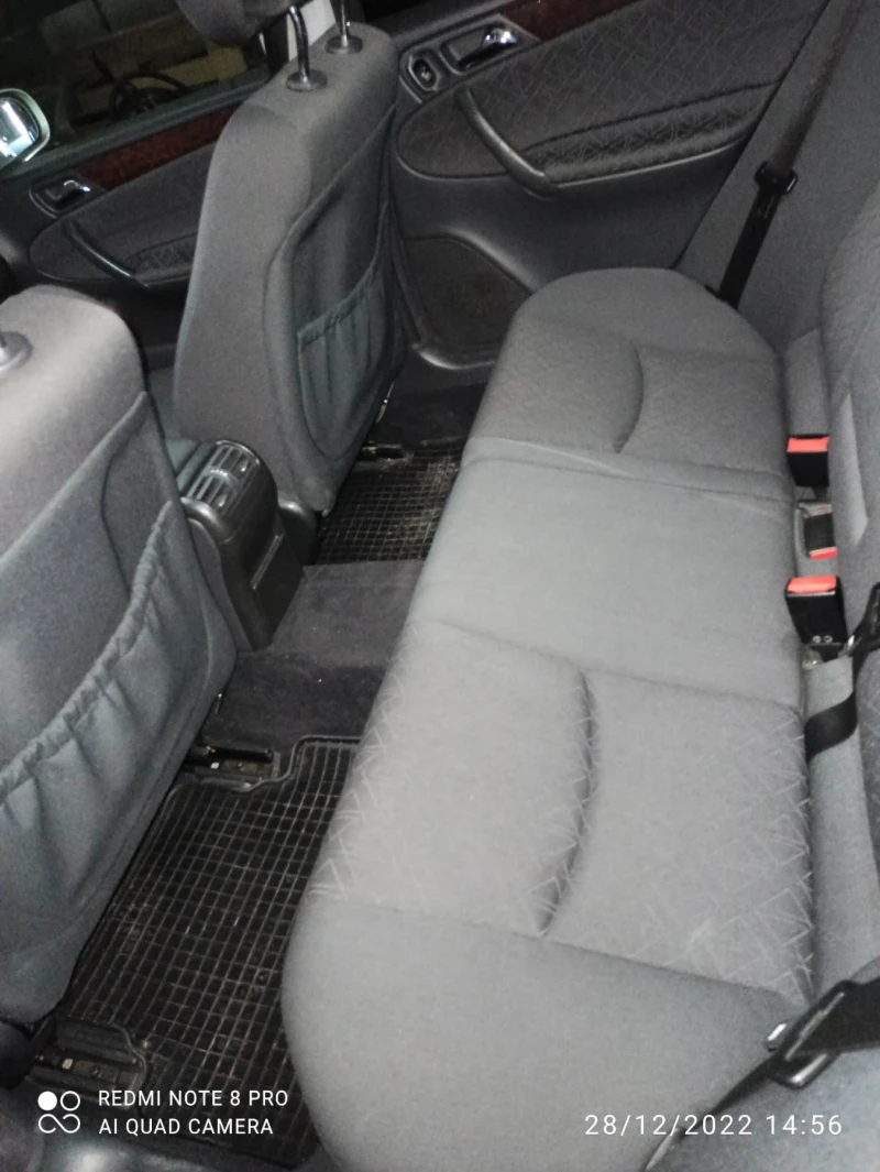 Mercedes-Benz C 180, снимка 9 - Автомобили и джипове - 52668515