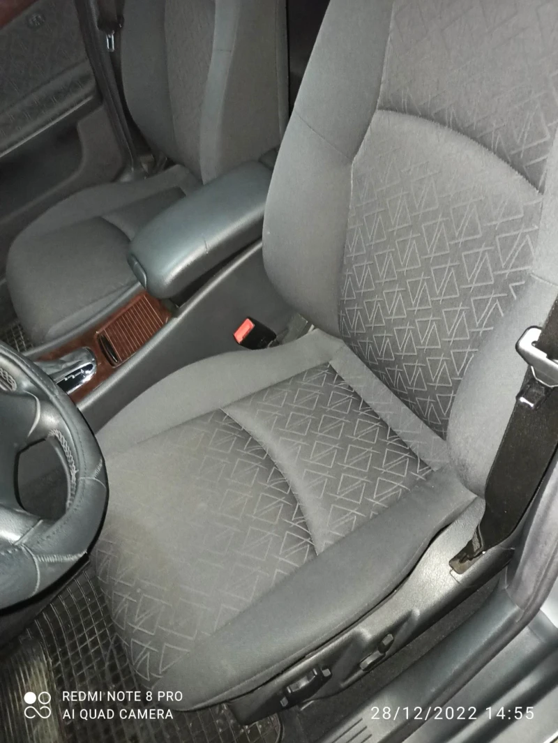 Mercedes-Benz C 180, снимка 10 - Автомобили и джипове - 52668515