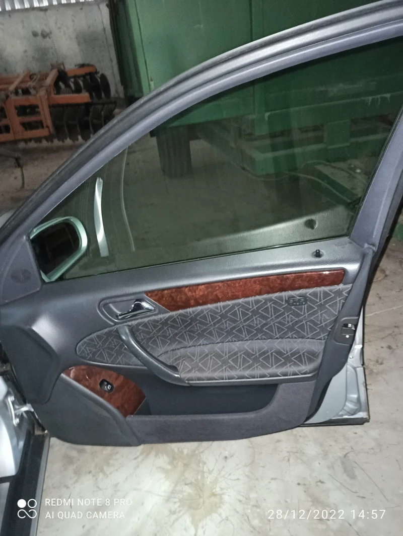 Mercedes-Benz C 180, снимка 5 - Автомобили и джипове - 52668515