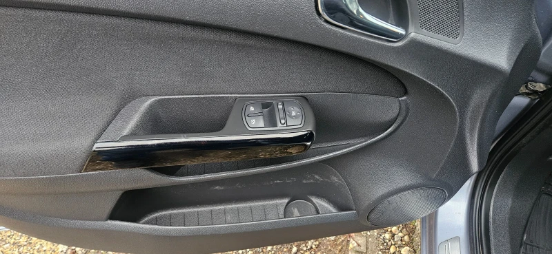 Opel Corsa 1.2 I, ТОП СЪСТОЯНИЕ , снимка 10 - Автомобили и джипове - 52991770