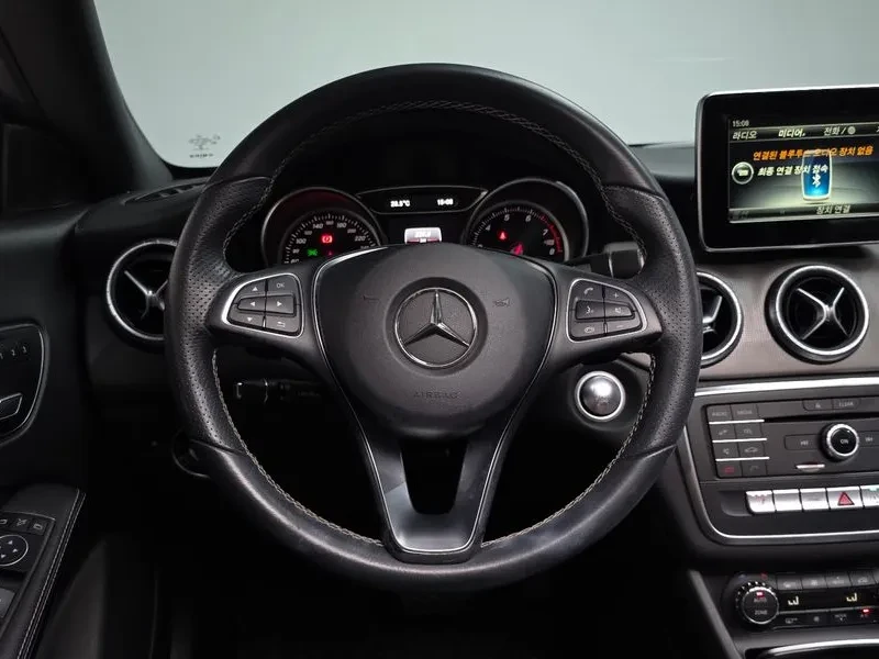 Mercedes-Benz CLA 250 4Matic, снимка 12 - Автомобили и джипове - 55830081