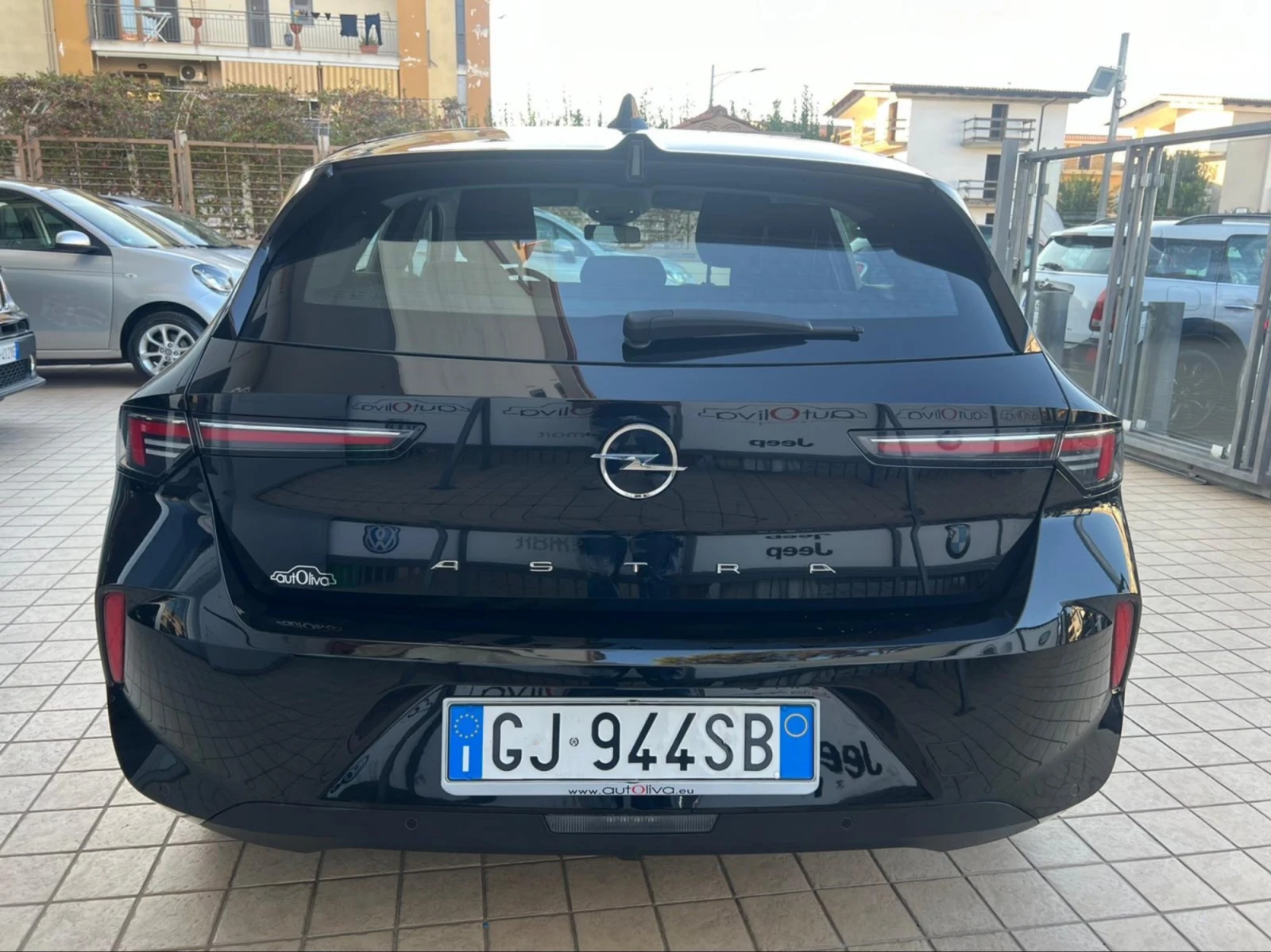 Opel Astra 1.2 Business Edition - изображение 9