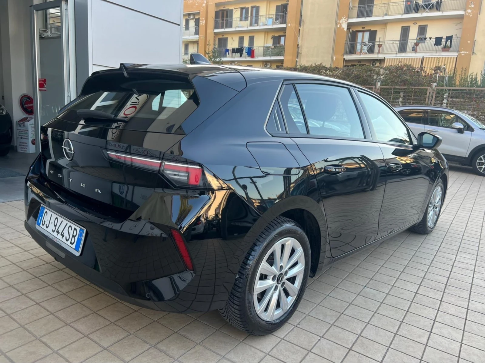 Opel Astra 1.2 Business Edition - изображение 6