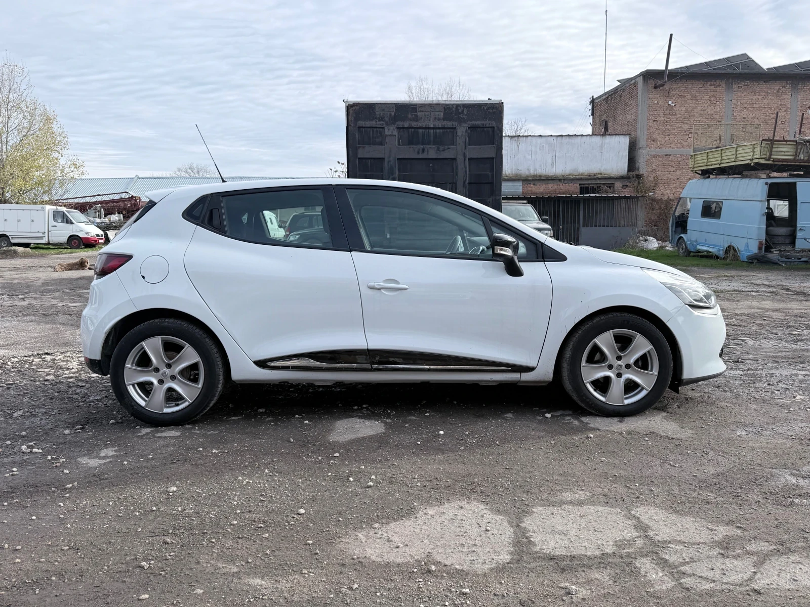 Renault Clio 1.2 безин - изображение 5