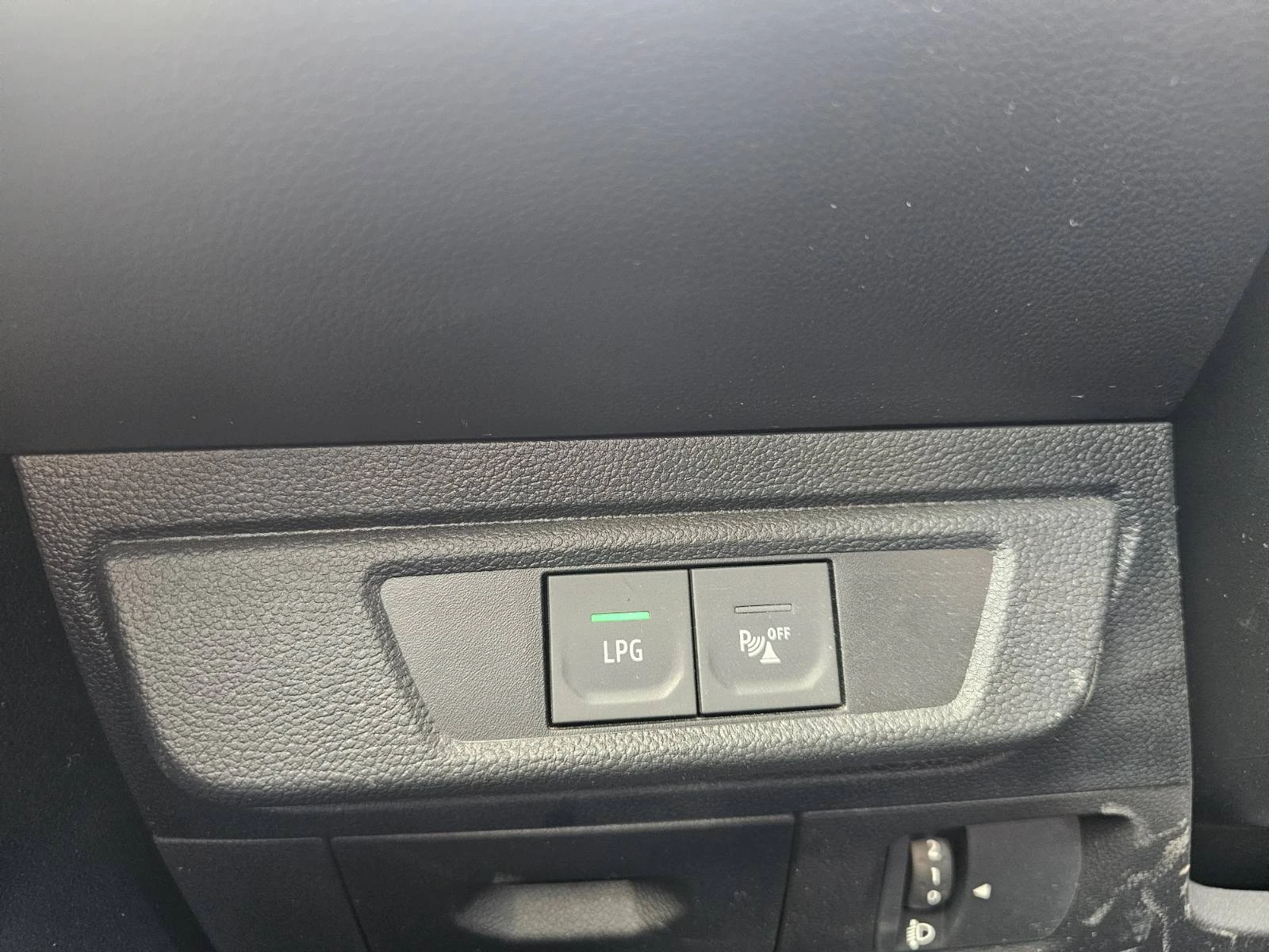 Dacia Sandero 1.0 TCe 90 Stop&Start LPG, снимка 11 - Автомобили и джипове - 54123063