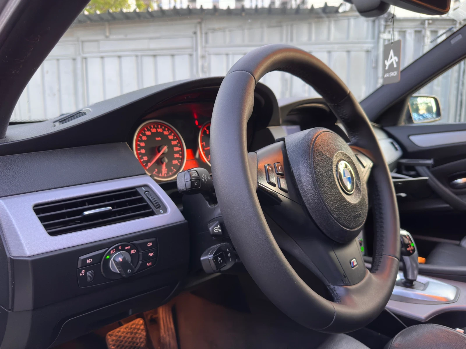 BMW 530 XD EDITION night vision, снимка 13 - Автомобили и джипове - 54336108