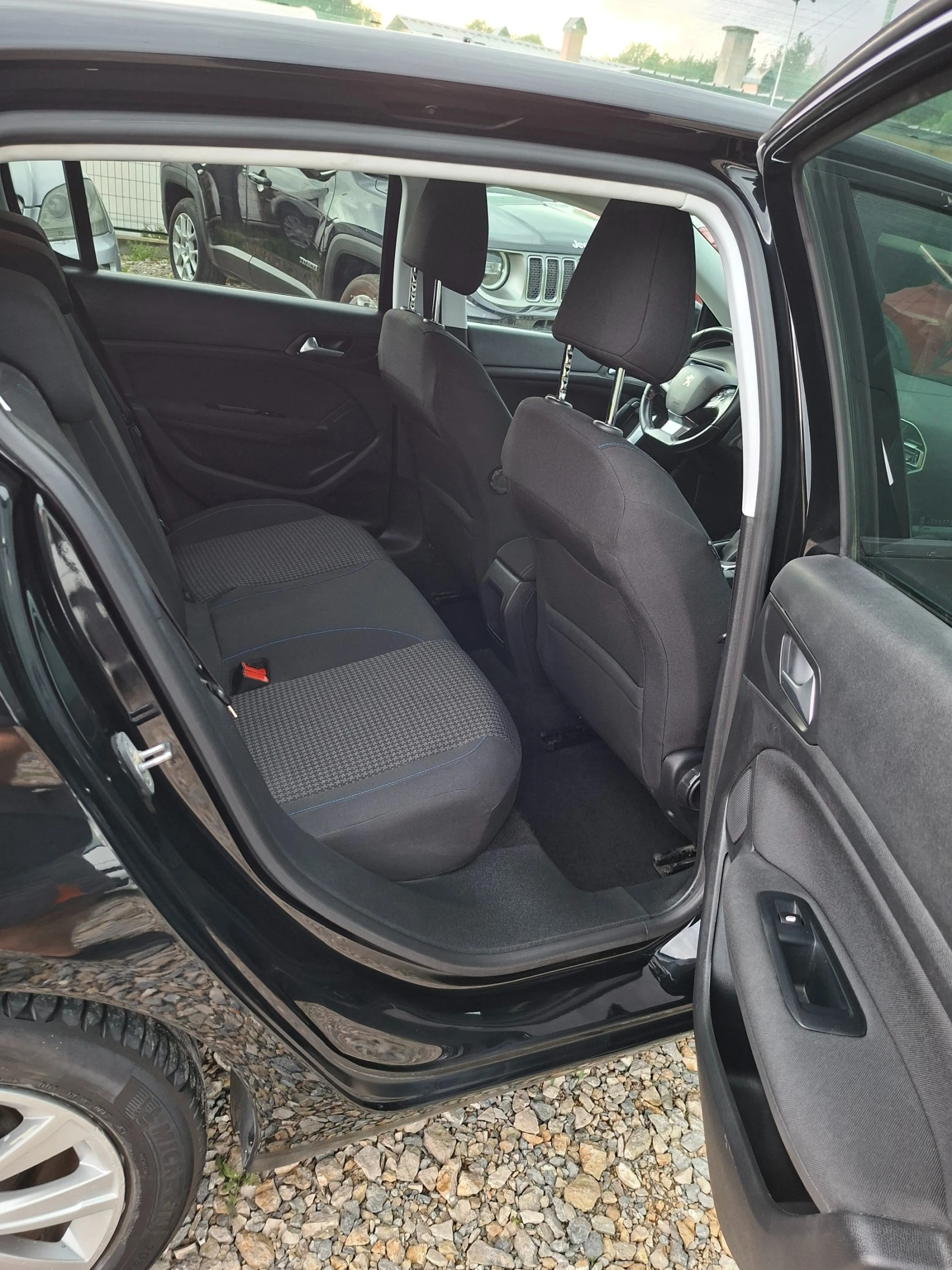 Peugeot 308 1.5 HDI 130кс, снимка 10 - Автомобили и джипове - 54510321