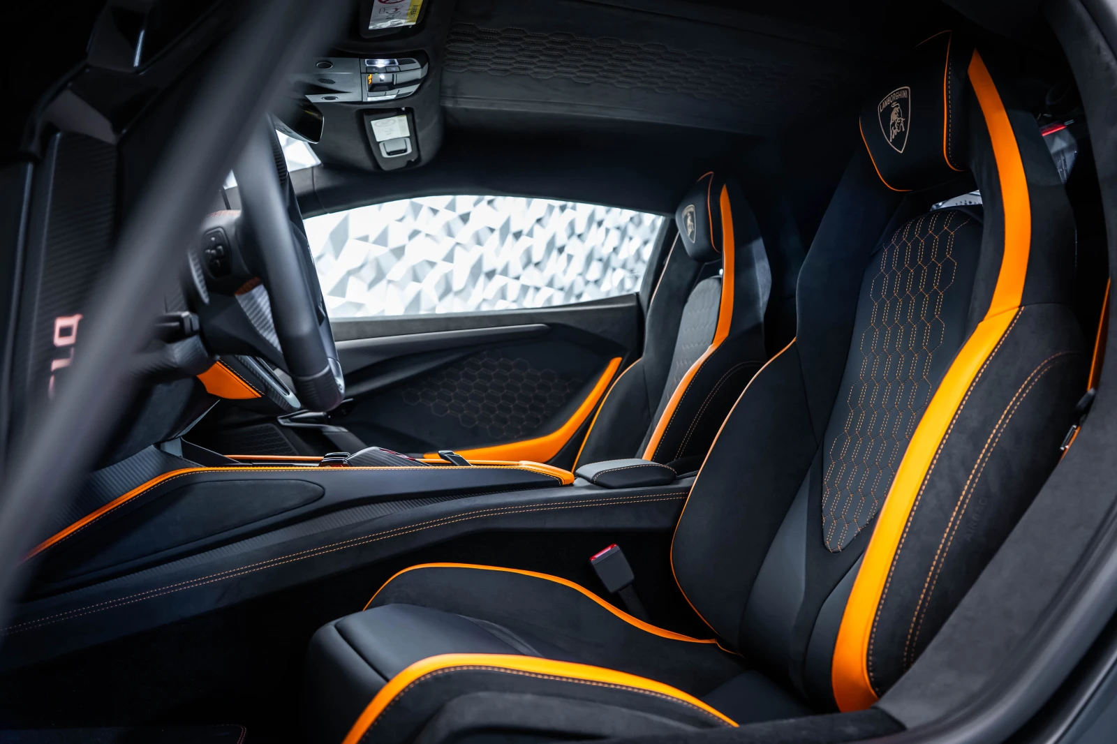 Lamborghini Revuelto Verde Gea* Carbon, снимка 14 - Автомобили и джипове - 54678571