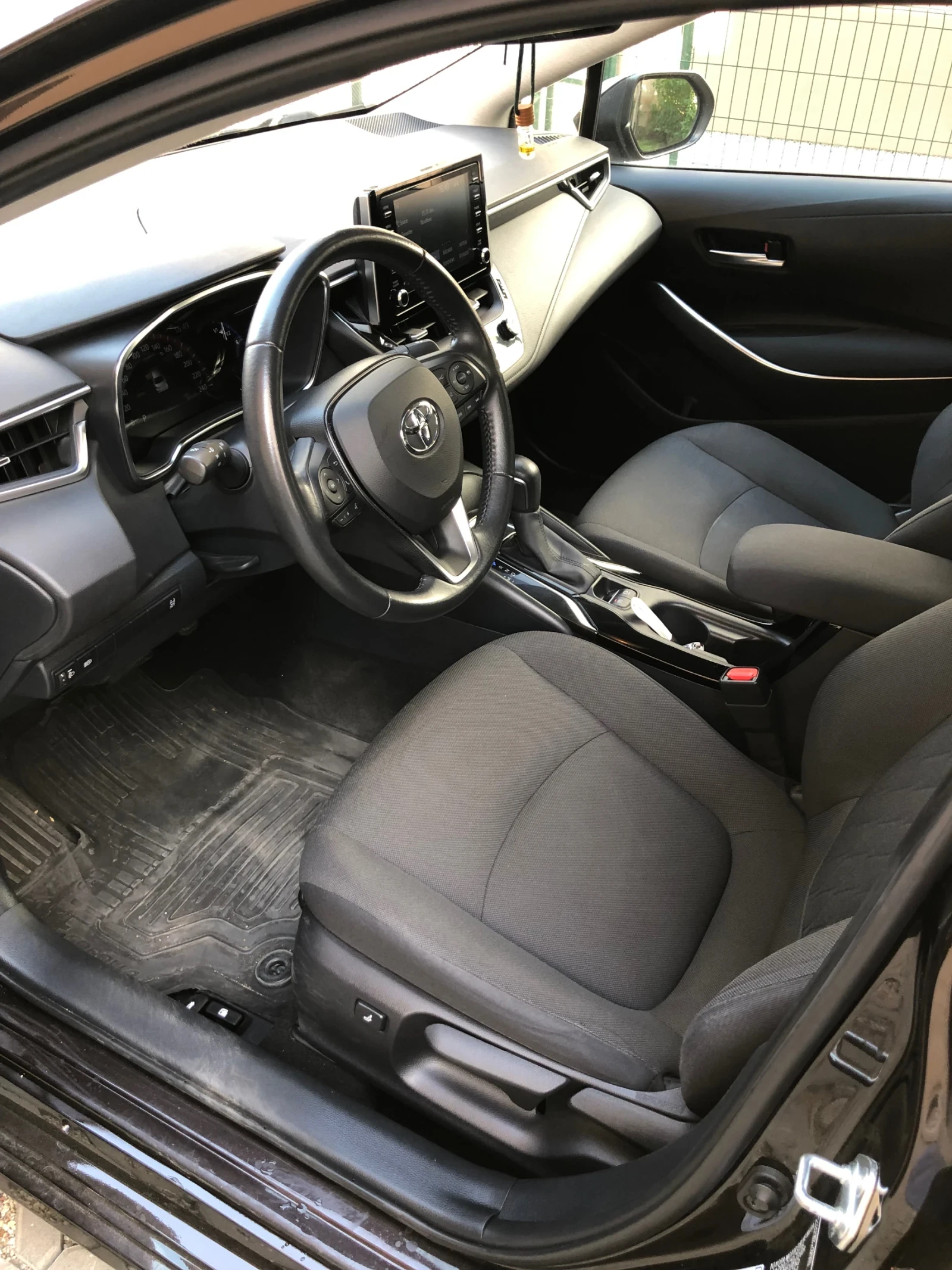 Toyota Corolla Executive 1.6, снимка 14 - Автомобили и джипове - 54894739