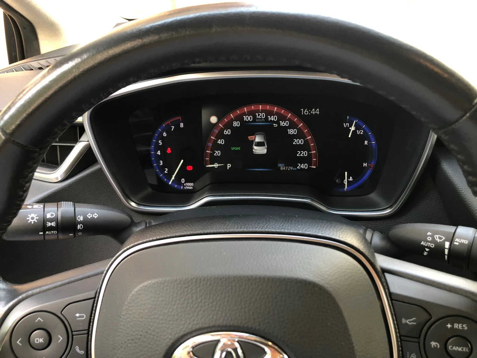 Toyota Corolla Executive 1.6, снимка 9 - Автомобили и джипове - 54894739