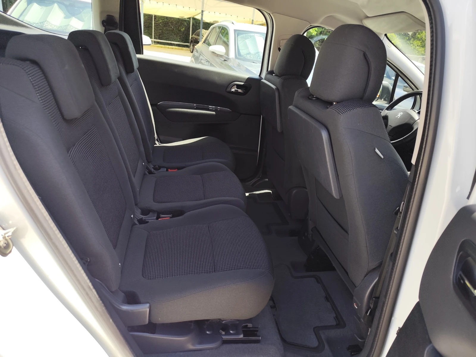 Peugeot 5008 1.6HDi* FACE* АВТОМАТИК* LED* EURO6B* NAVI* , снимка 12 - Автомобили и джипове - 55220606